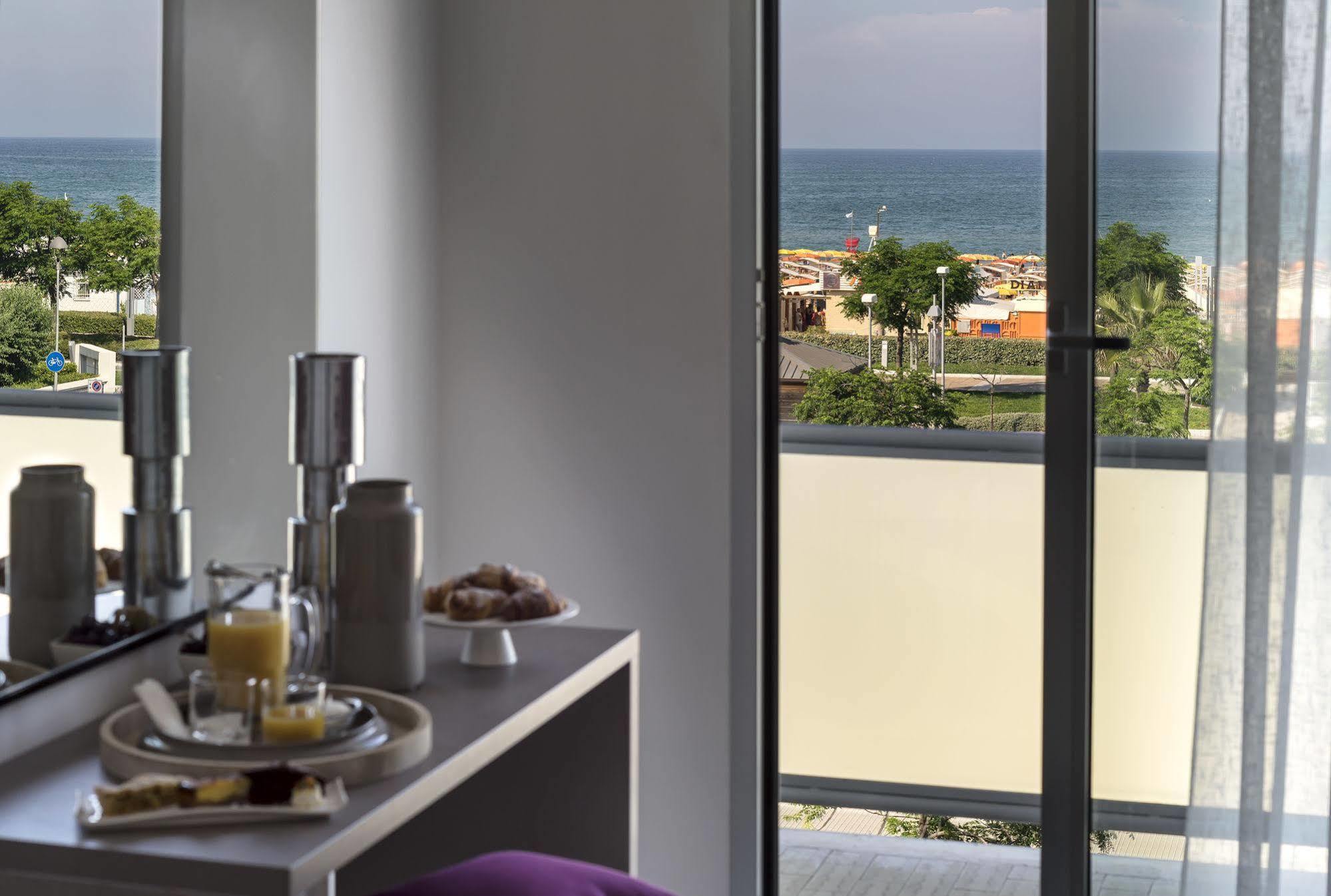 Hotel Boemia Riccione Kültér fotó